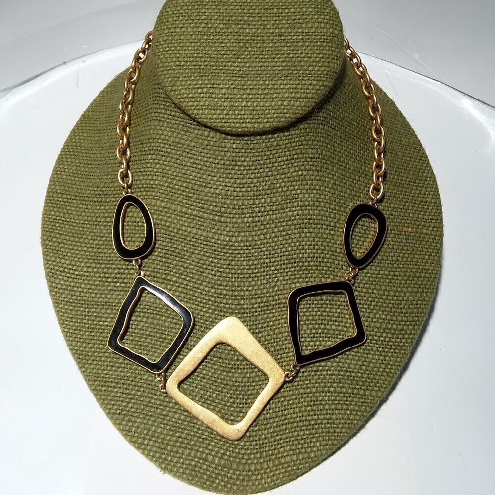 Women`s gold tone black statement necklace. 18 1/2